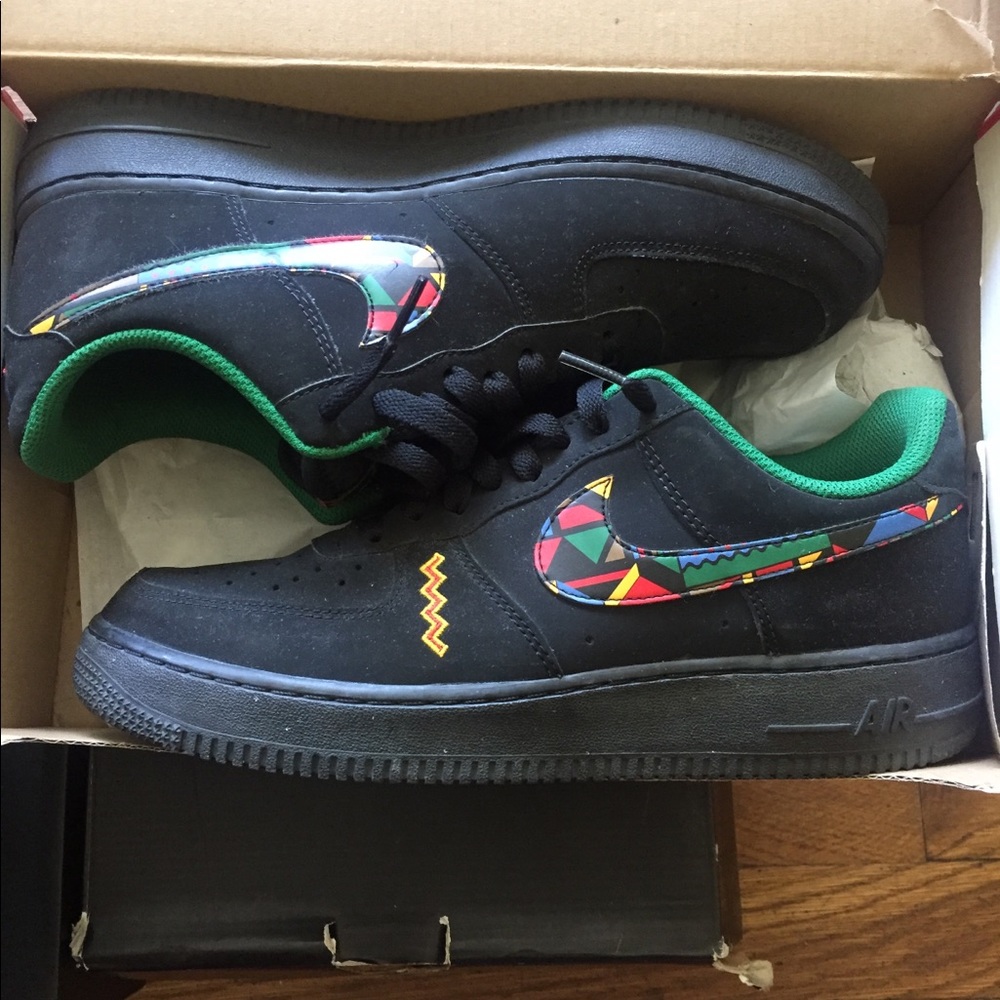 Nike black airforce 1s